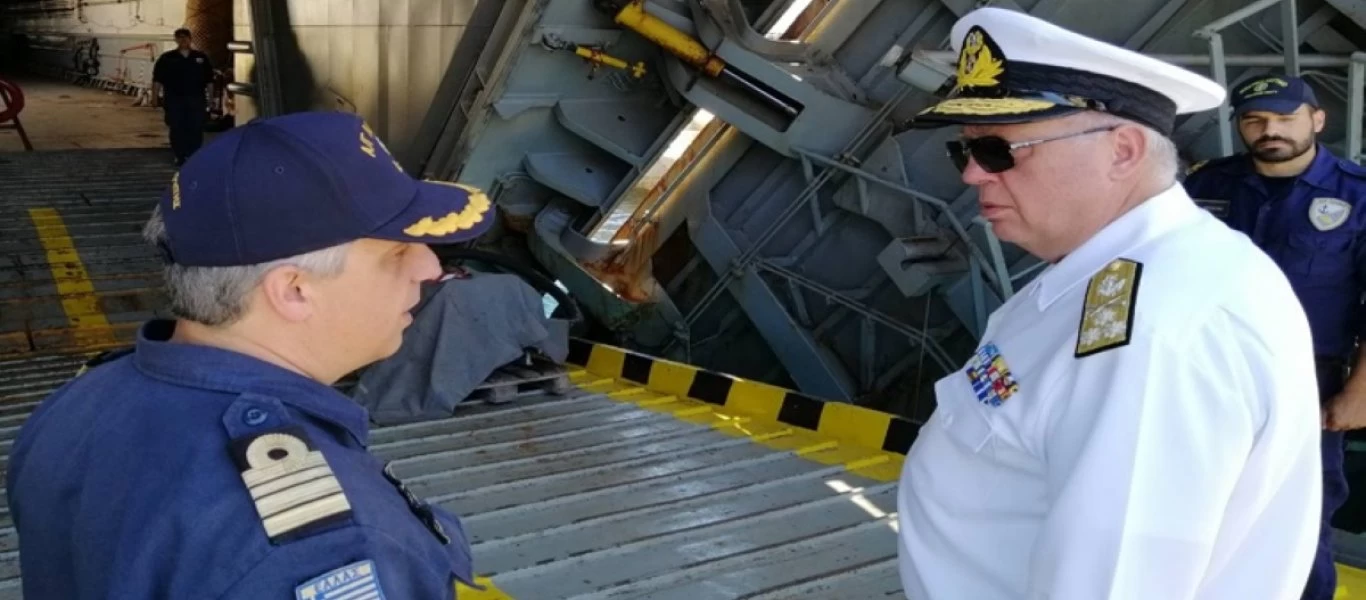 Ο αρχηγός ΓΕΝ στον ναύσταθμο Κρήτης (φώτο)